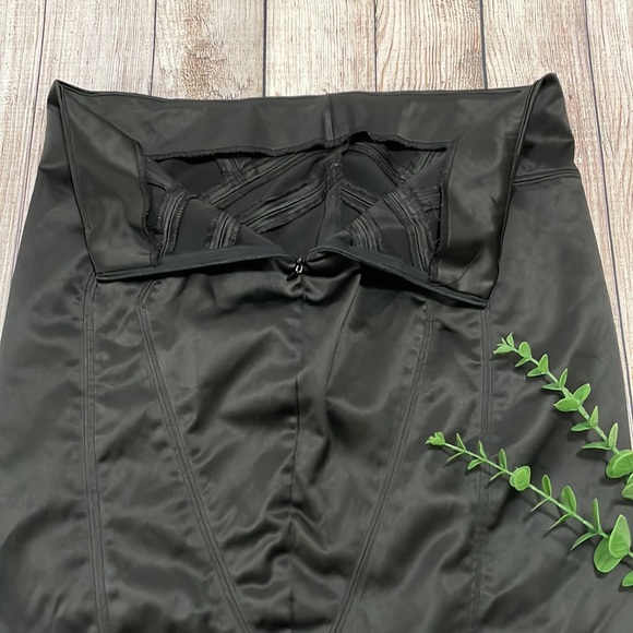 🌸 Clearance! 🌸 Oboe Black Satin Mini Skirt Size M - Picture 2 of 5